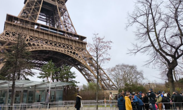 Zjarr në kullën Eiffel, evakuohen 1 mijë e 200 persona