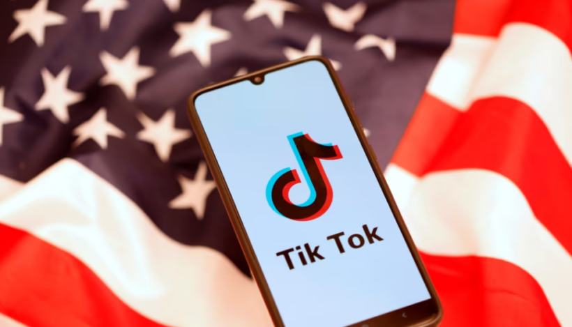 “TikTok” rikthehet për përdoruesit amerikanë, pas ndërhyrjes së Trump