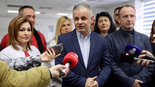 (VIDEO) Komuna e Çairit ka ndarë vauçerin tradicional për foshnjën e parë