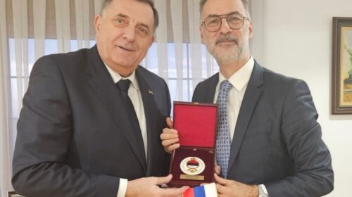 (VIDEO) Dodiku në Shkup me flamurin e R. Srpska, instituti nga Kanadaja kërkon që RMV t’i kërkojë falje Bosnjës