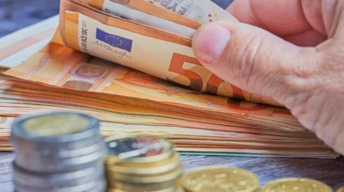 Rezervat devizore tejkaluan pesë miliardë euro