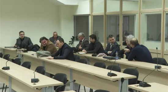 (VIDEO) Skandaloze, falen organizatorët e 27 prillit