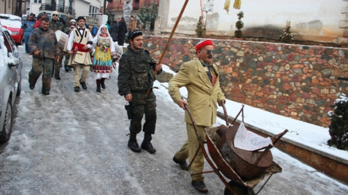 (VIDEO) Sela “sulmohet” sërish për vdekje, Karnavali i Vevçanit ironizon