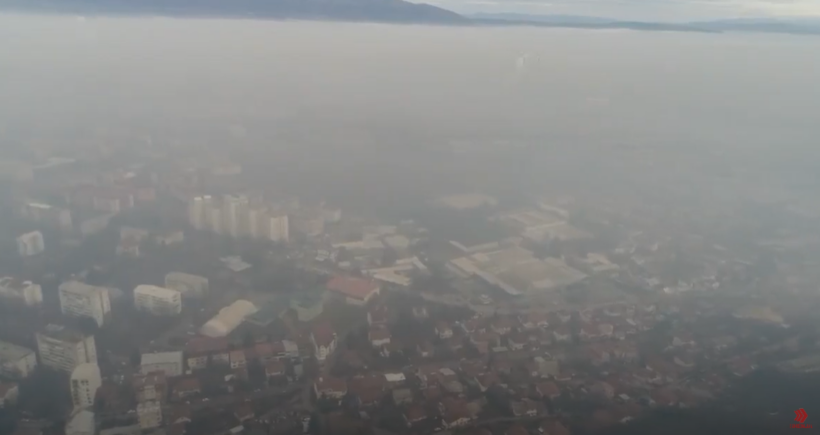 (VIDEO) Shkupi i pari në Evropë dhe i pesti në botë për ajër të ndotur