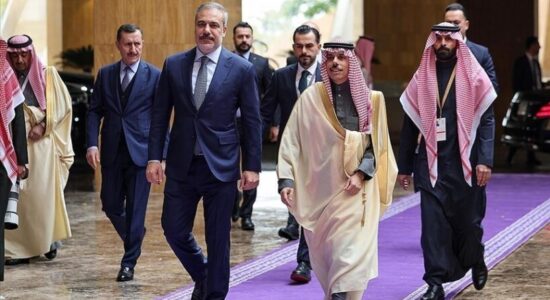 Në Arabinë Saudite fillon takimi i zgjeruar arab për Sirinë