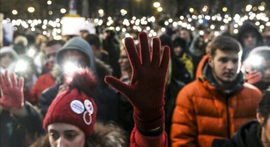 Beograd, studentët mbajnë të bllokuar tërë ditën njërin nga udhëkryqet kryesore