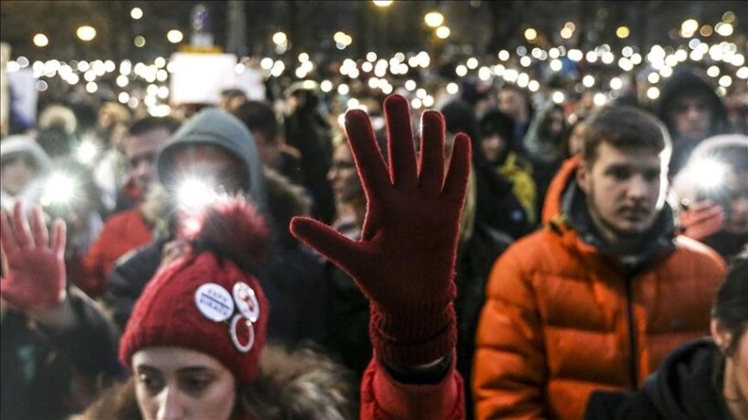 Beograd, studentët mbajnë të bllokuar tërë ditën njërin nga udhëkryqet kryesore