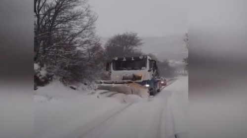 (VIDEO) Institucionet kanë nënshkruar tenderë miliona eurosh për mirëmbajtjen e rrugëve