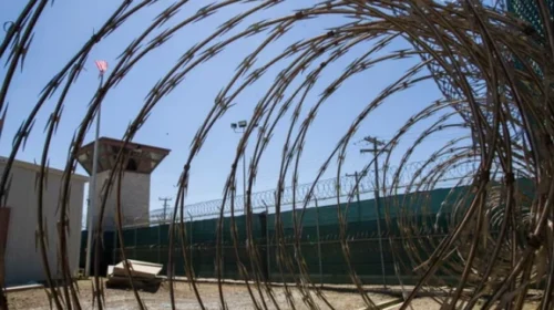 Trumpi thotë se do t’i dërgojë imigrantët ilegalë në burgun Guantanamo