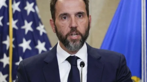 Jack Smith finalizon raportin e hetimit ndaj Trumpit, paralajmëron publikimin e tij