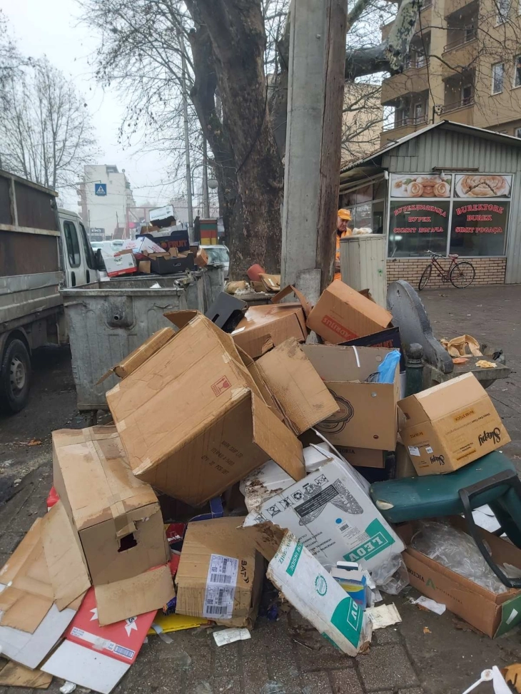 Nga NP Higjiena komunale janë ngritur 45 metra kub mbetje të hedhura në mënyrë të paligjshme nga paktetimi i kartonit në komunat Kisella Vodë, Qendër dhe Çair