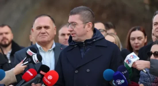 Mickoski: Ndërtimi i autostradës Shkup-Bllacë është në interesin tonë, tre herë më shumë qytetarë të Kosovës hyjnë në RMV