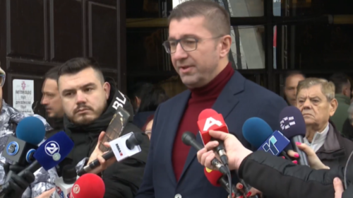 Mickoski: Shqiptarët që do të kërkojnë formularin për aplikim për licencë do ta marrin në gjuhën shqipe