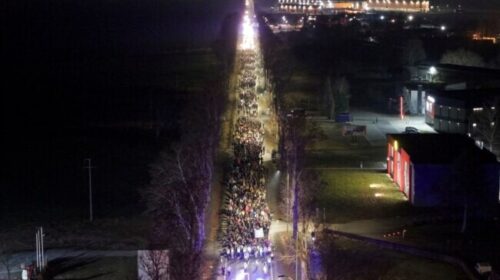 Studentët protestues serbë vazhdojnë marshin drejt Novi Sadit