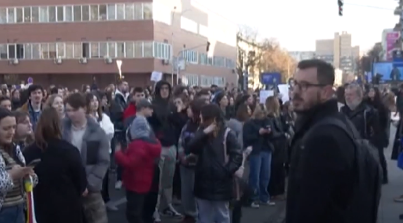 (VIDEO) Protestë në Shkup pas vdekjes së 22 vjeçares