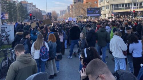 Vdekja e 22-vjeçares nga përplasja e veturës, protestë masive në Shkup