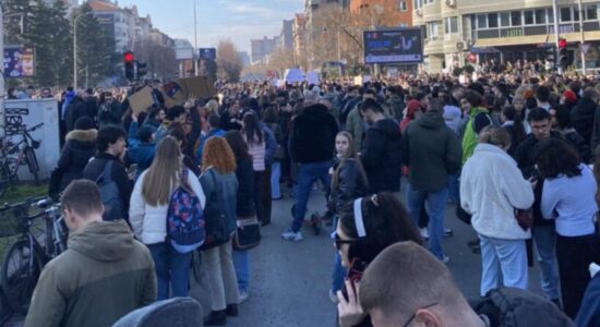 Vdekja e 22-vjeçares nga përplasja e veturës, protestë masive në Shkup