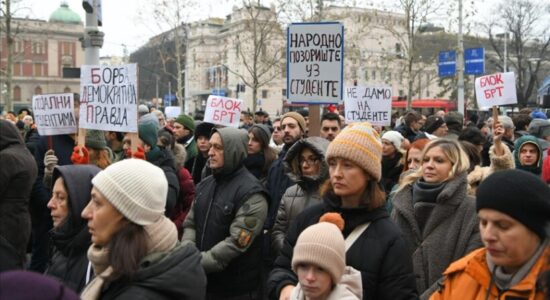 Protestat në Serbi, studentët dhe qytetarët vazhdojnë me bllokimin e trafikut