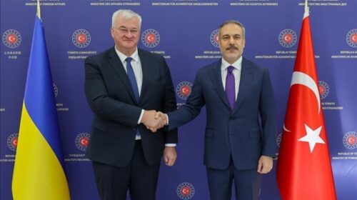 Ministri i Jashtëm i Turqisë dhe homologu i tij ukrainas diskutojnë situatën në Ukrainë dhe Siri