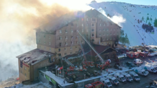 Arrin në 66 numri i të vdekurve nga zjarri në një hotel në Turqi
