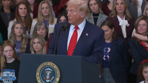 Trump ndalon transgjinorët të marrin pjesë në sportet shkollore