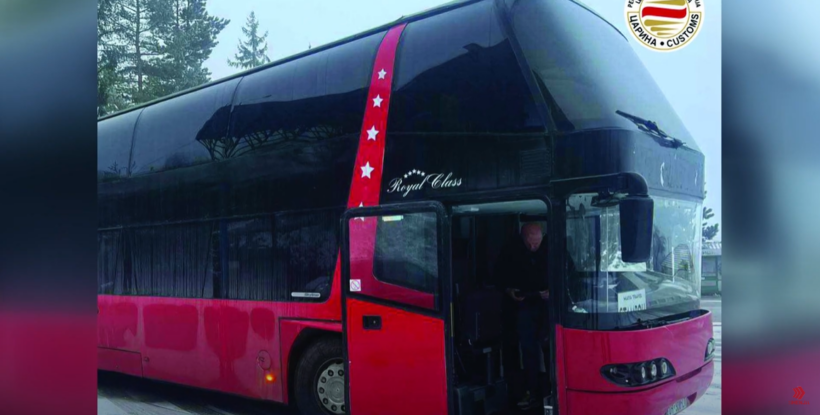 (VIDEO) Doganat sekuestruan një autobus me targa të Kosovës