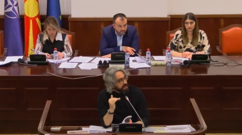 Deputetët nga pushteti kundër Apasievit për mënyrën e organizimit të debatit mbikëqyrës për Efektet nga ndotja e ajrit