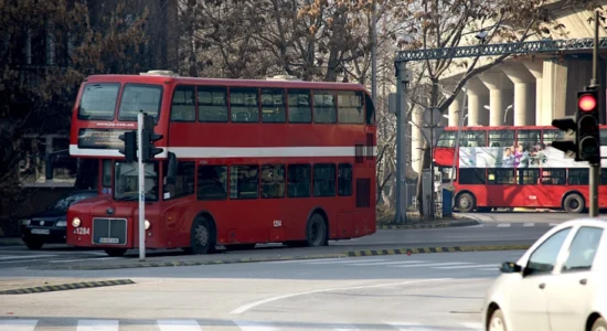 Propozim-vendimi për ndryshimin e linjave të transportit të udhëtarëve në Shkup nuk kaloi në seancën e sotme të Këshillit të Qytetit të Shkupit