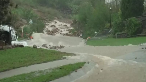 Përmbytje në Australi, mijëra njerëz braktisin mes frikës shtëpitë e tyre