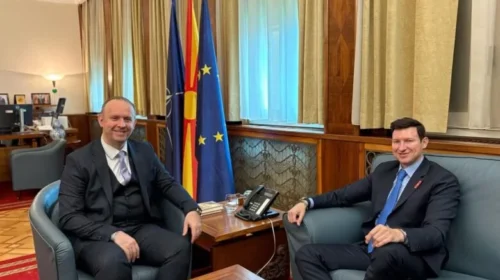 Kryeparlamentari Gashi takohet me ambasadorin e Shqipërisë, Denion Meidani