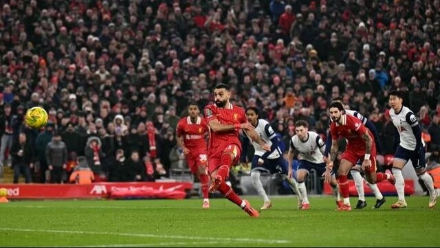 Liverpool “likuidon” Newcastle, “fluturon” në finalen e Carabao Cup