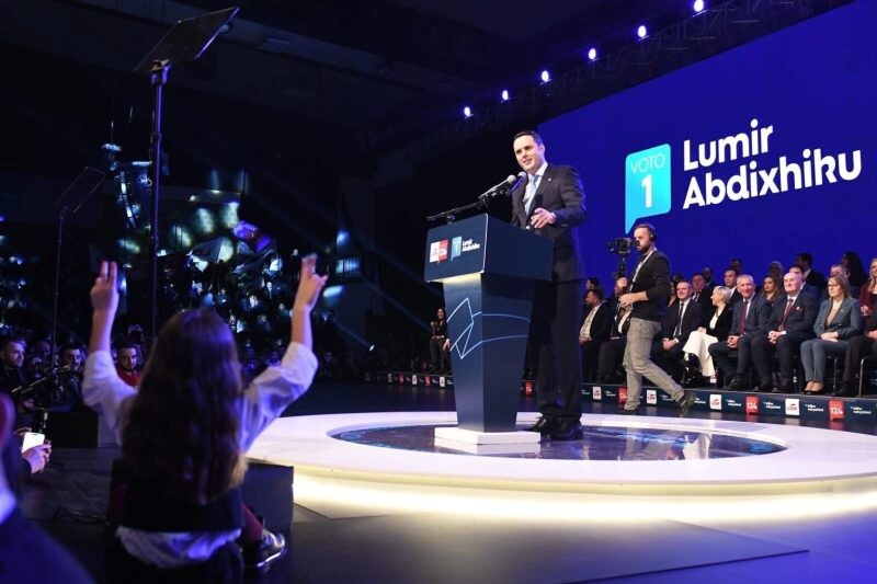 Lajmërohet përsëri Abdixhiku: Do të ketë dritë!