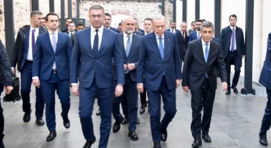 (VIDEO) Mickoski dhe Mexhiti në takim me Erdoganin, nënshkruhet deklarata për themelimin e Këshillit për Bashkëpunim