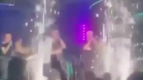 (VIDEO) Momenti i fillimit të zjarrit në Koçani ku humbën jetën 50 persona dhe 100 janë lënduar
