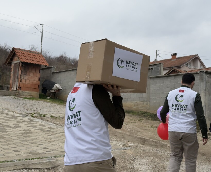 Bamirësia e “Merhamet” vazhdon: Shpërndahen 400 pako ushqimore në Shkup dhe Kumanovë