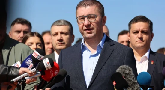 Mickoski: Nuk votoj ndryshime kushtetuese nën presion, me lëpirje si kërmilli siç bën opozita