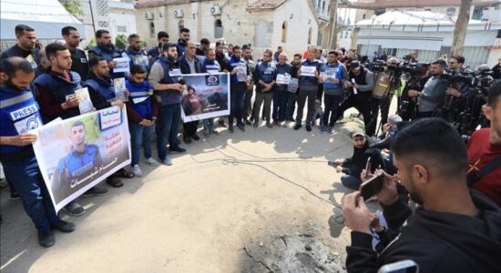 Gazetarët në Gaza protestojnë kundër Izraelit për shënjestrimin e kolegëve të tyre