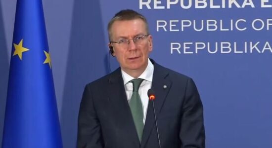 Presidenti i Letonisë: Bashkimi Evropian t’i heq masat ndaj Kosovës