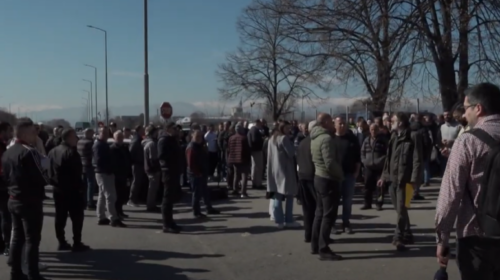 (VIDEO) Qytetarët protestuan kundër faturave të larta të energjisë: Mos na vidhni më!