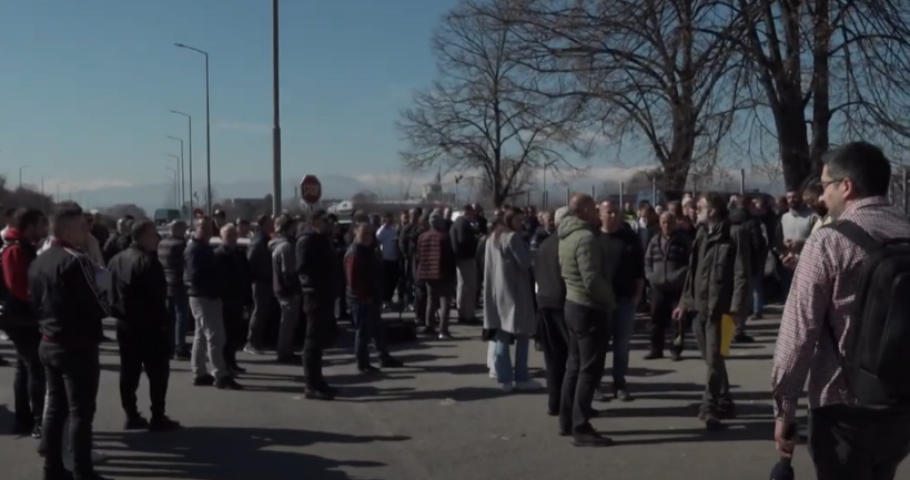 (VIDEO) Qytetarët protestuan kundër faturave të larta të energjisë: Mos na vidhni më!