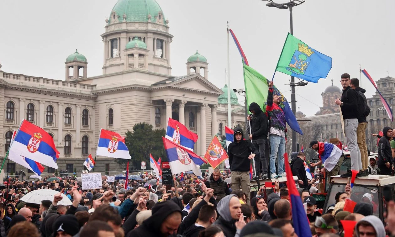 Parlamenti serb pranon dorëheqjen e kryeministrit, zgjedhjet e reja në fillim të qershorit