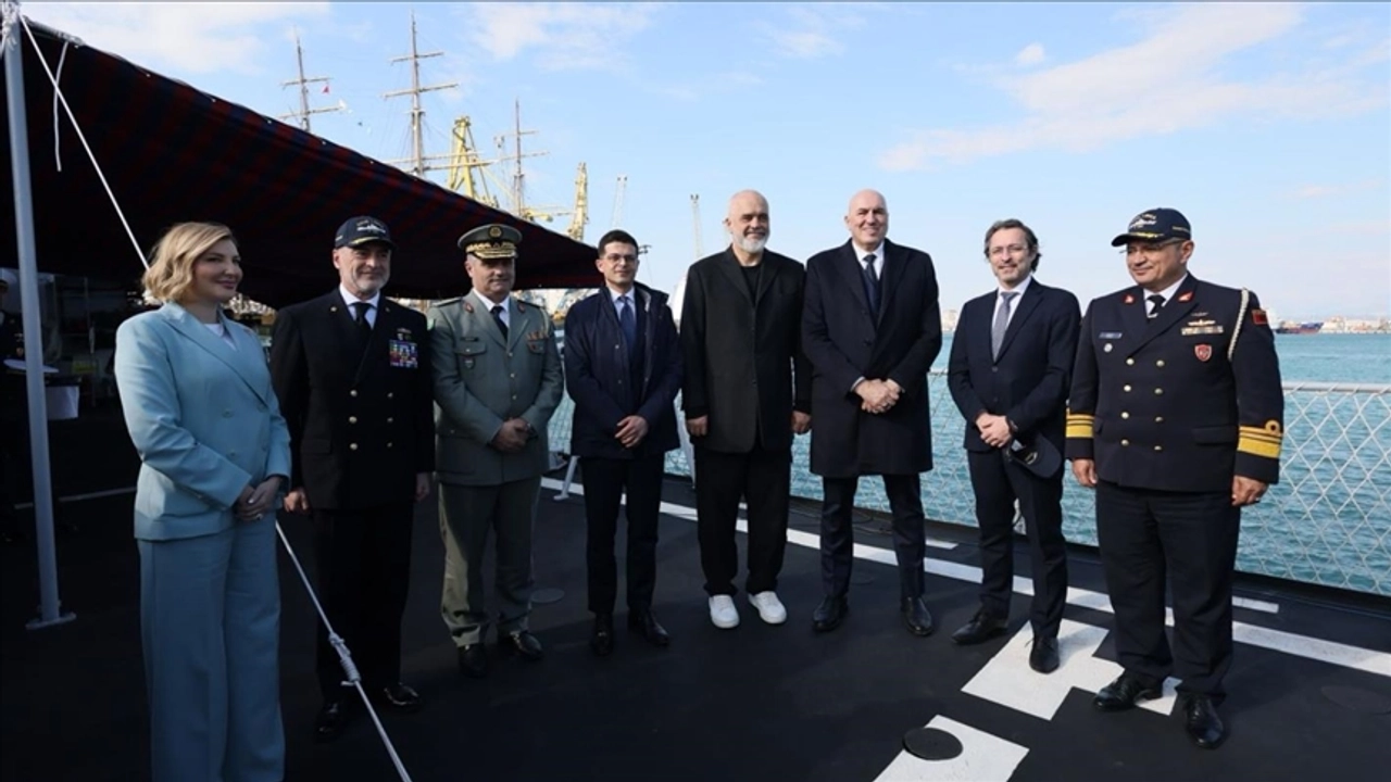 Italia i dhuron Shqipërisë një anije ushtarake