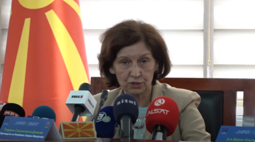 (VIDEO) Ligji i Gjuhëve, presidentja Siljanovska me porosi për gjykatësit e kushtetueses!
