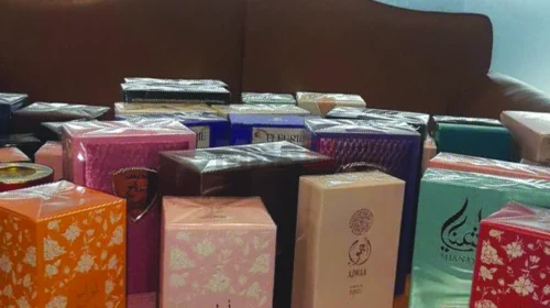 Dogana parandaloi përpjekjet për kontrabandimin e parfumave, duhanit, veshëmbathjes me mbishkrimin e brendeve të njohura të modës