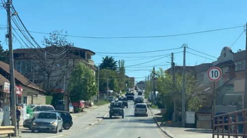 Policia me automjete të rënda pozicionohet në Haraçinë