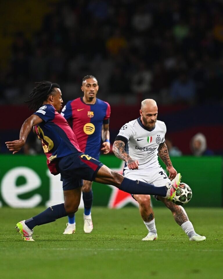 Ndeshje e çmendur! Barca dhe Inter ndahen baras, gjithçka vendoset në Milano