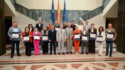 Në Kuvend ndarje e certifikatave për përfundimin e Akademisë së deputetëve