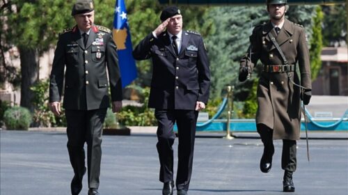 Shefi i Shtabit të Përgjithshëm të Turqisë priti në takim homologun e tij nga Kosova