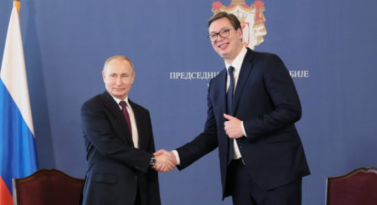 Kos: Serbia rrezikon integrimin në BE nëse Vuçiq takon Putinin