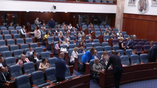 (VIDEO) Shumica parlamentare rrezikon të ngelë pa “shumicë Badenteri”